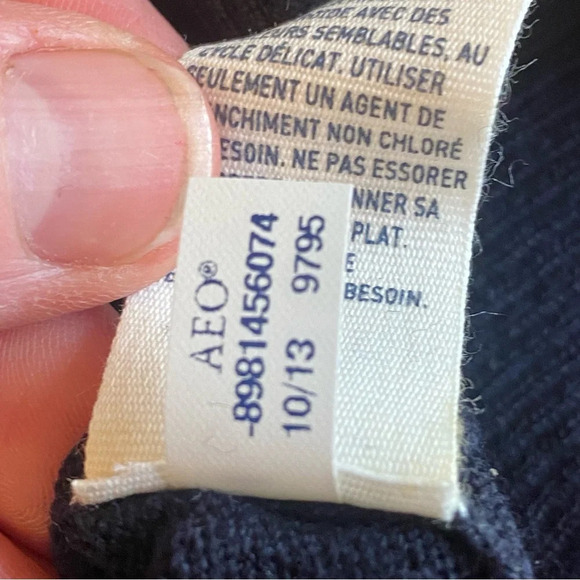 NWT American Eagle Outfitters V Neck Sweater cotton size Large navy Preppy - Picture 9 of 10